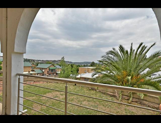 4 BEDROOM HOUSE FOR SALE IN OAKDENE